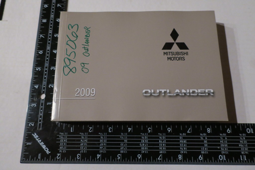 Picture of: MITSUBISHI OUTLANDER OWNER’S MANUAL SET BOOK – FREE SHIPPING – OM