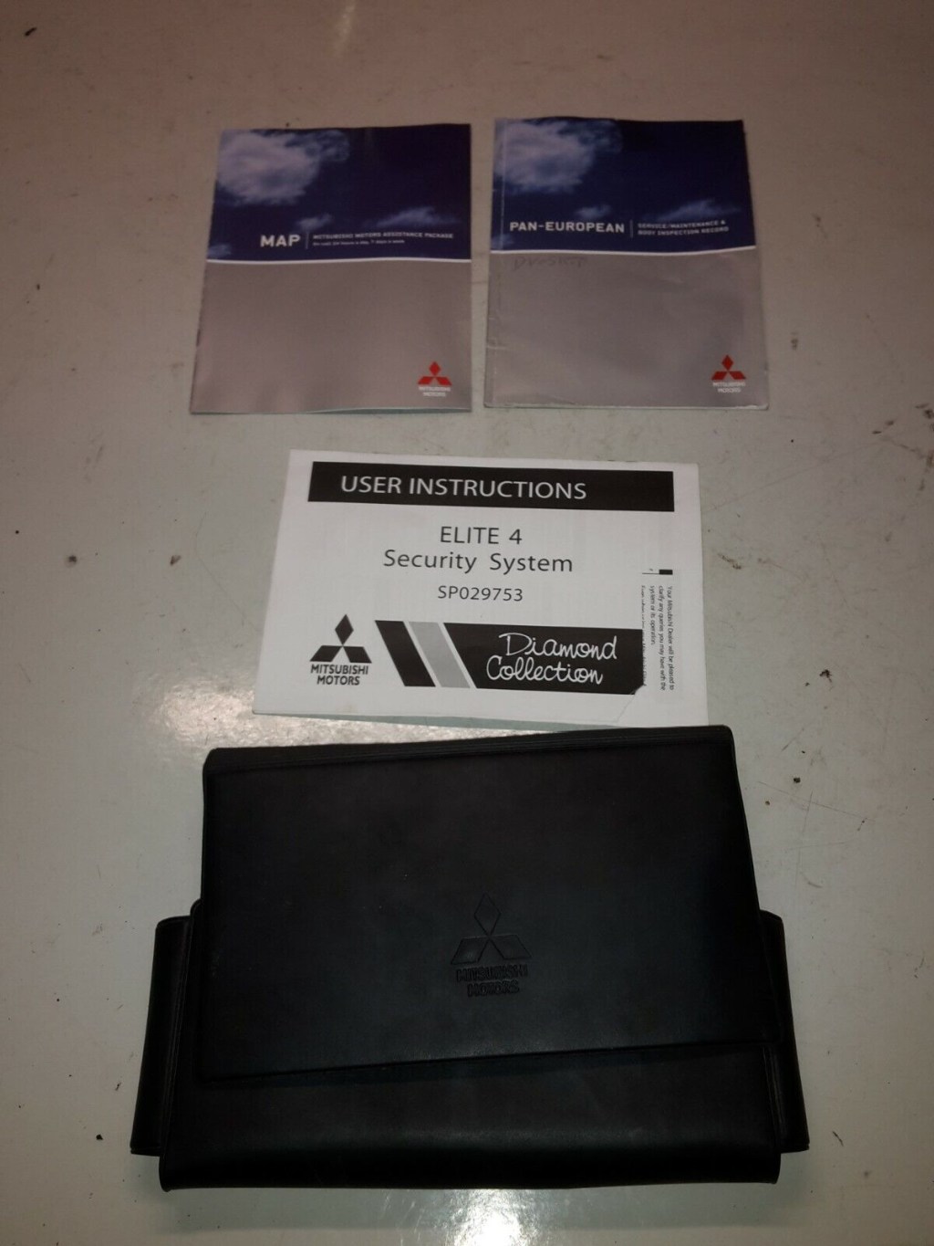 Picture of: MITSUBISHI OUTLANDER  OWNERS BOOKLET MANUAL  eBay