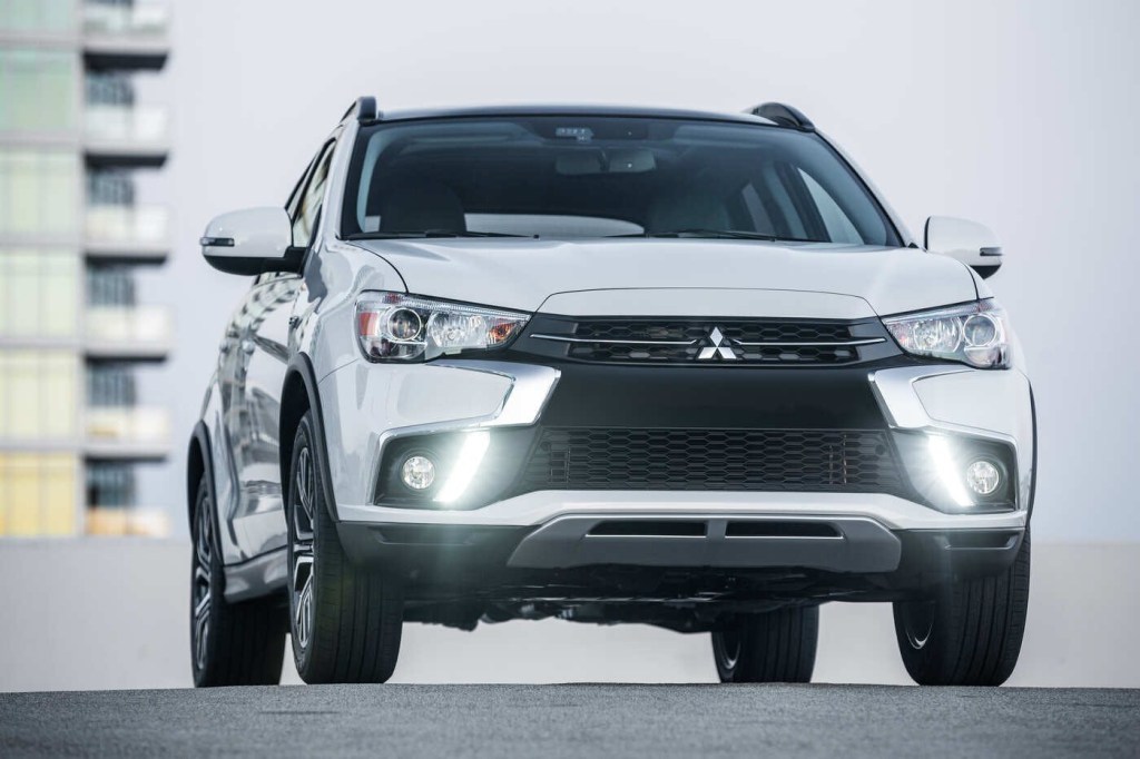 Picture of: MITSUBISHI OUTLANDER OWNERS MANUAL ES SE LE SEL GT WD FWD