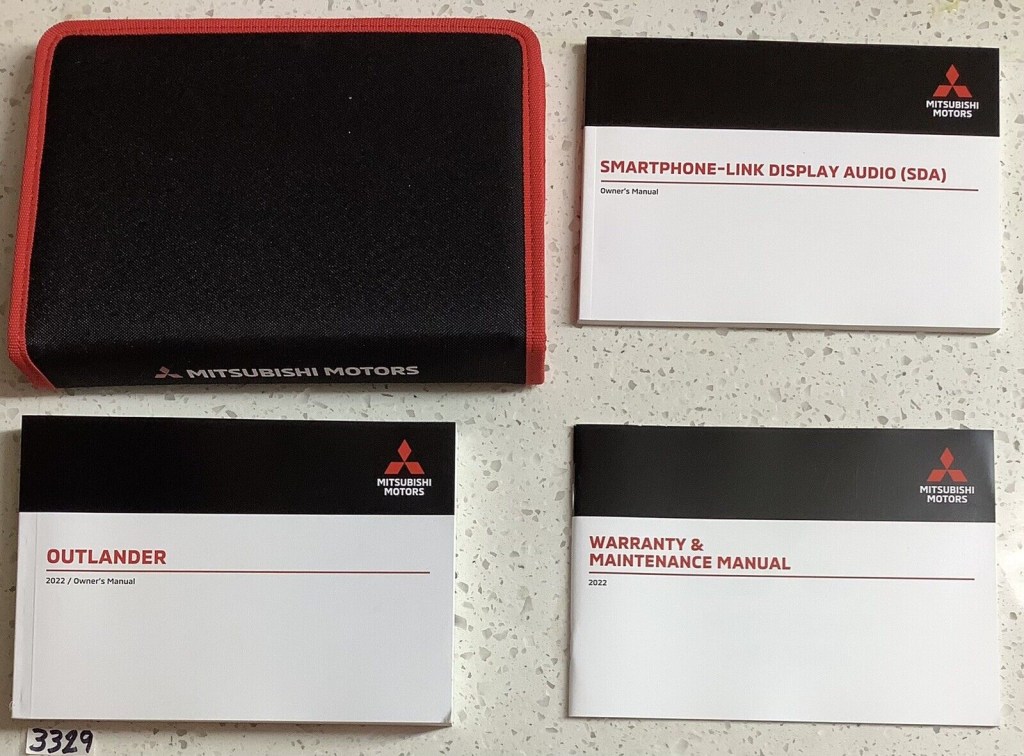 Picture of: MITSUBISHI OUTLANDER OWNERS MANUAL OPERATORS USER GUIDE BOOK SET