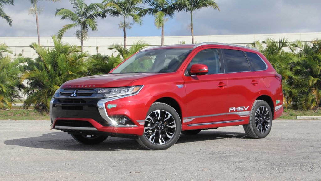 Picture of: Mitsubishi Outlander PHEV GT Review: Plug It In, Plug It In