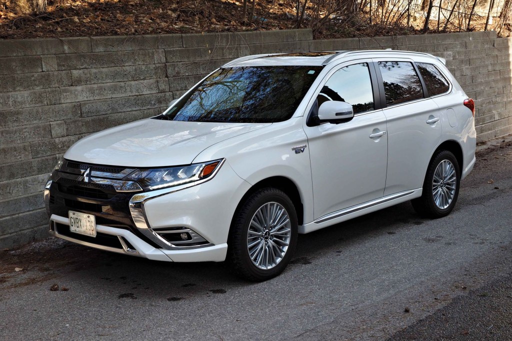 Picture of: Used Guide: – Mitsubishi Outlander PHEV  Driving